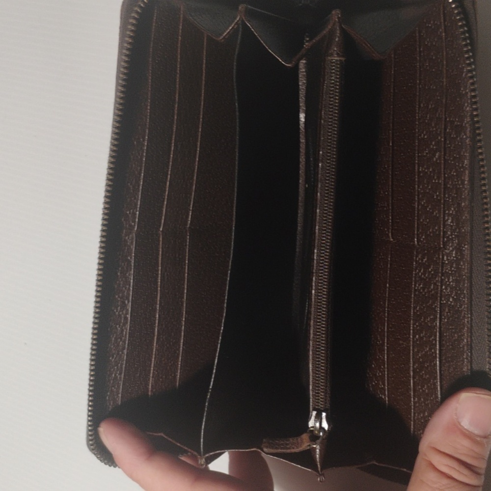 Gucci Beige/Ebony GG Canvas and Leather Zip Around Wallet - Picture 9 of 12